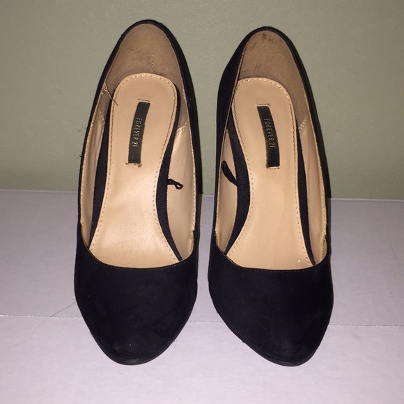 Black heels - Picture 2 of 3